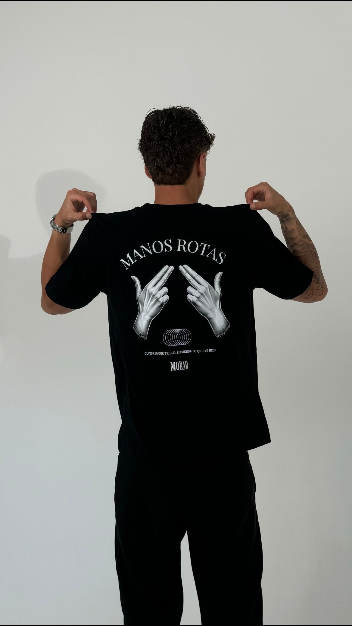 T- shirt Manos Rotas
